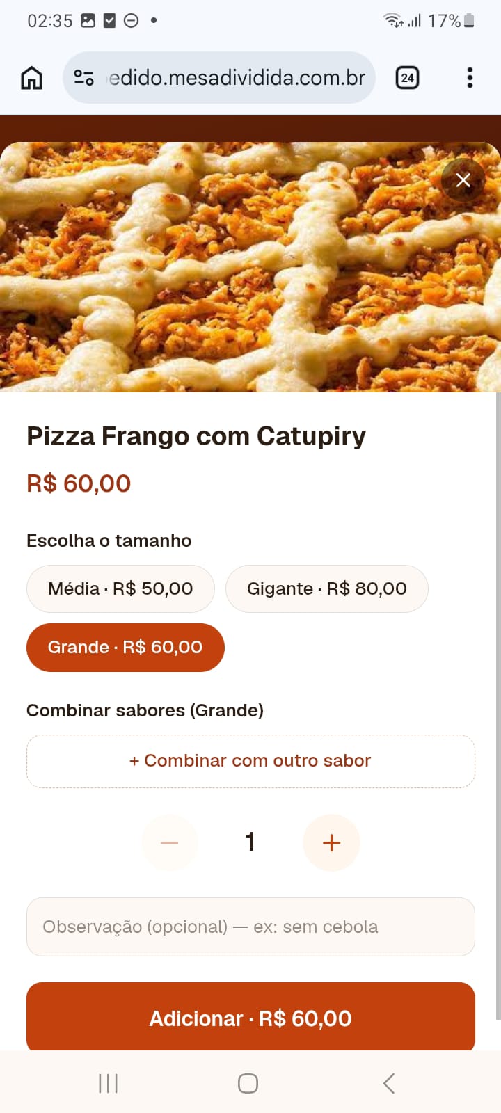 Cliente escolhendo o tamanho de um item no cardápio digital